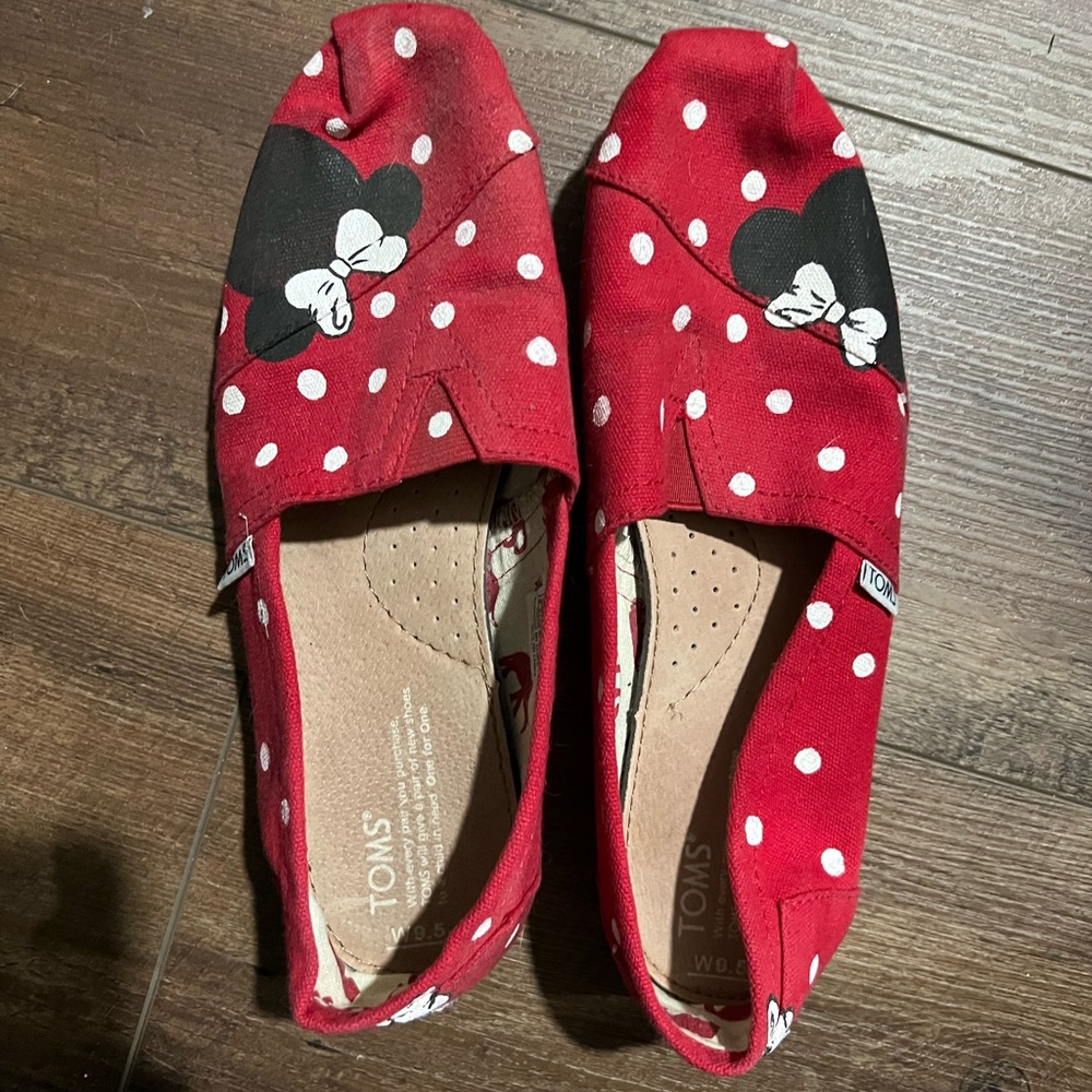 TOMS women’s size 9.5 Minnie shoes